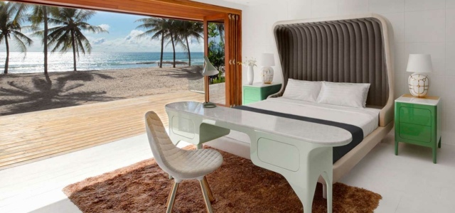 Klenutá pohovka z bieleho obkladu a hnedého koberca Návrh interiéru chaty na bungalove