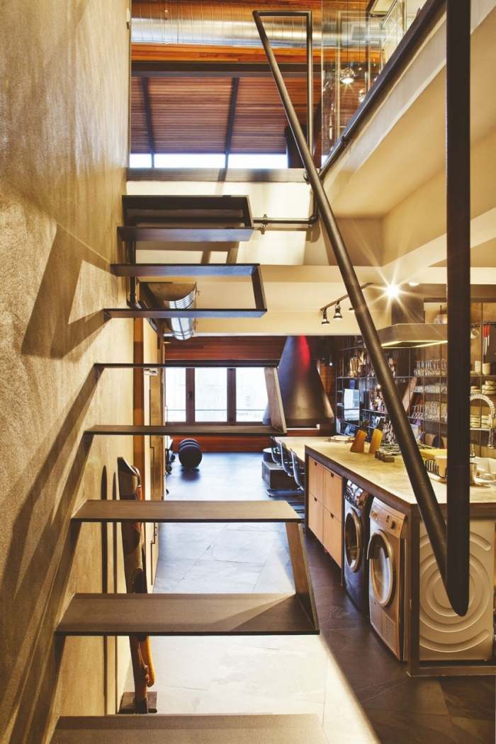 sochárske kovové schodisko s moderným interiérovým dizajnom zábradlia Karaköy-Loft-istanbul-sochárske-schody-zábradlie-interiérový dizajn