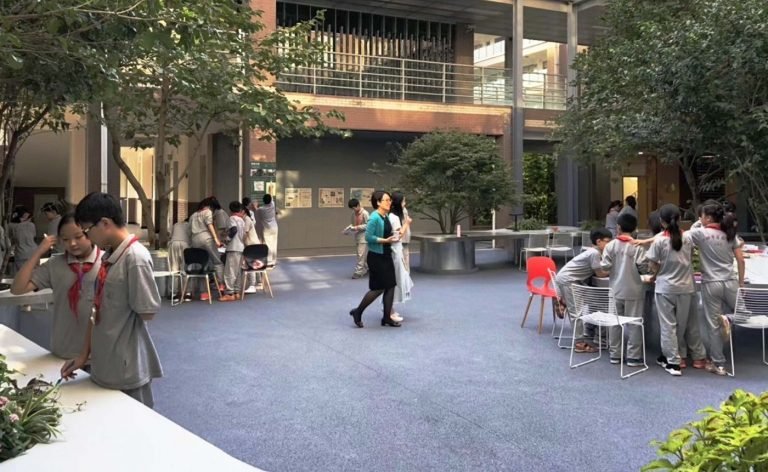 Navrhnite vnútorné nádvorie Navrhnite školský dvor Návrhy na ochranu pred slnkom