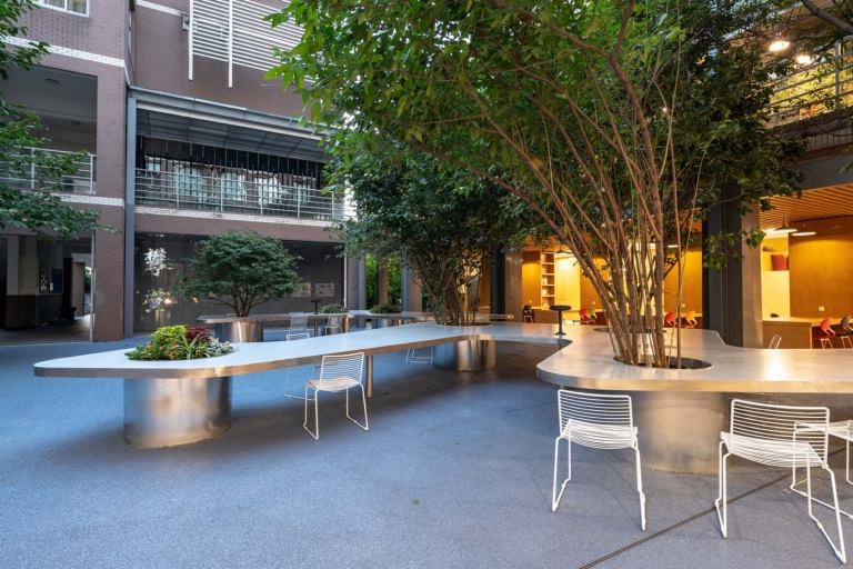 Záhradný stôl v tvare nádvoria, ochrana pred slnkom, zelená