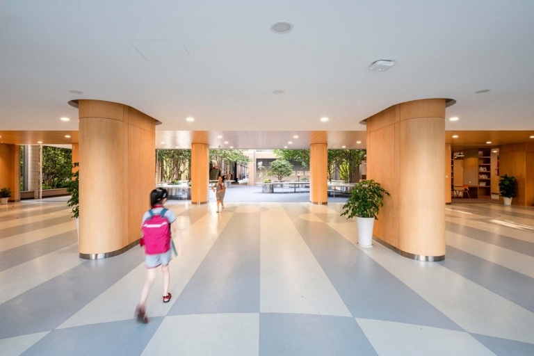 Nápady na vstup do školy s dizajnom nádvoria