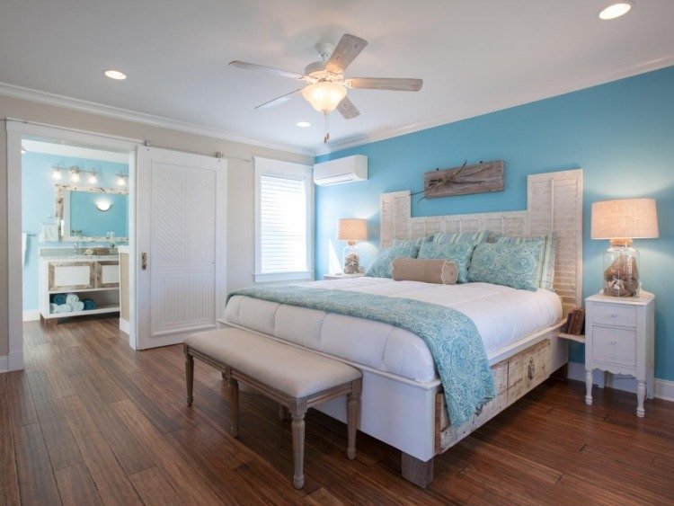 Interiérové ​​dvere-drevo-kúpeľňa-samostatná-modrá-stena