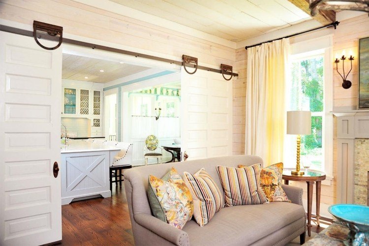 Vnútorné dvere-drevené-posuvné-dvere-biela-kuchyňa-obývacia izba-samostatné