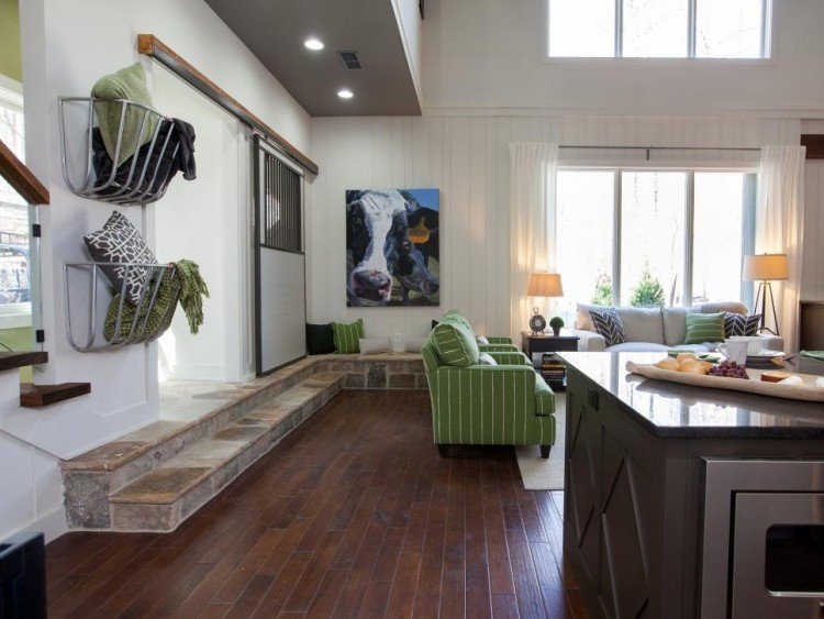 Interiérové ​​dvere-drevo-obývacia izba-vidiecky dom-nábytok-vysoký strop