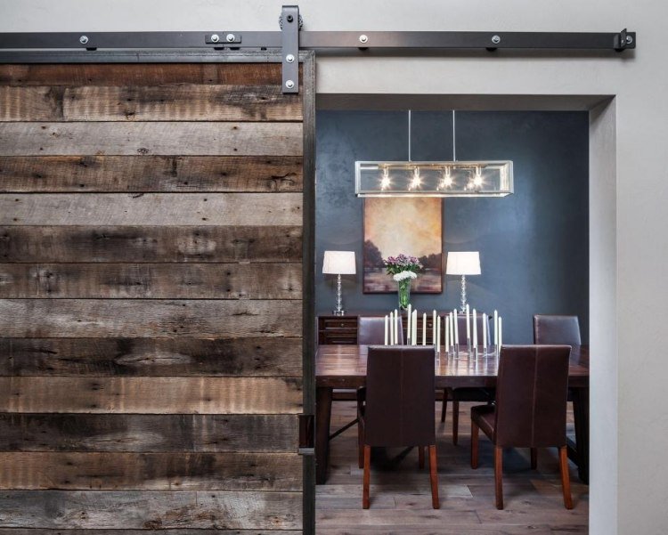 Interiérové ​​drevené dvere rustikálne nápady na zdobenie jedálne