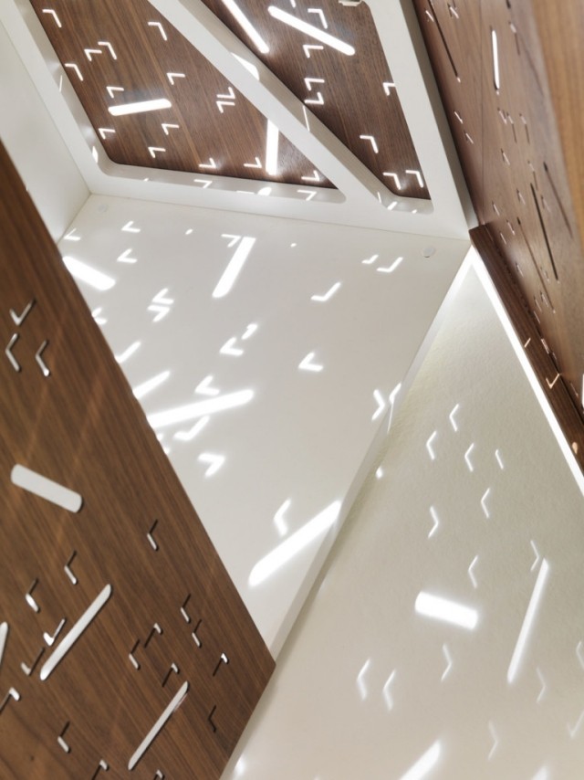 dizajnový príborník drevo drevo bielo lakované vo vnútri