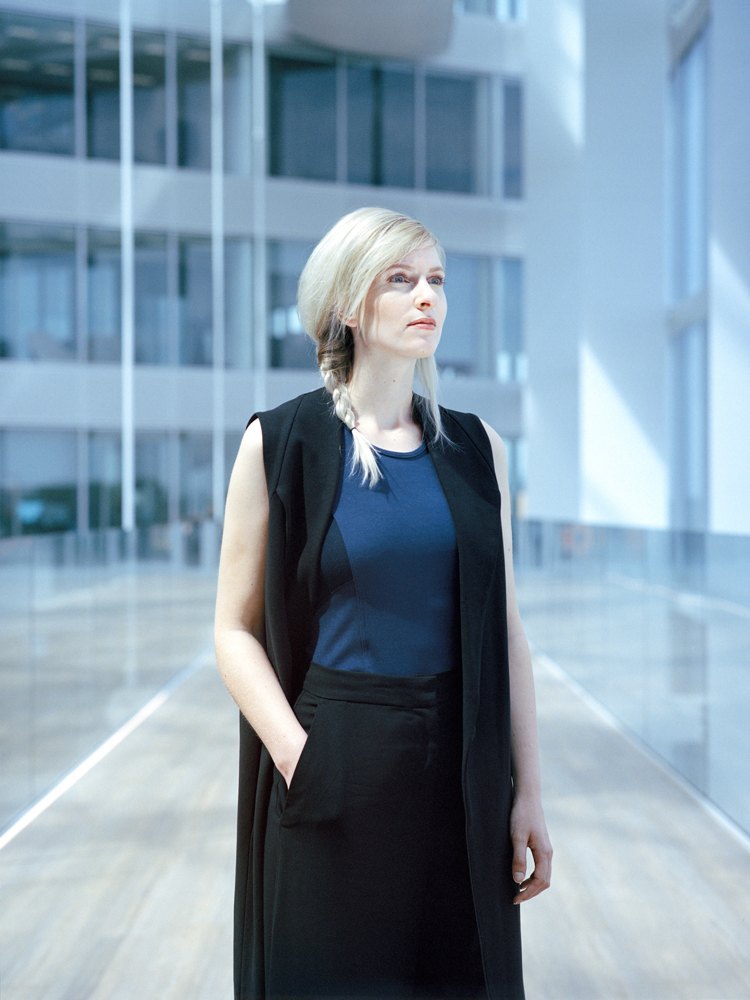 Inovatívne textílie a elegantné oblečenie sú budúcnosťou Inovatívny textil-inteligentné oblečenie-vrchná farba-tmavo modrá