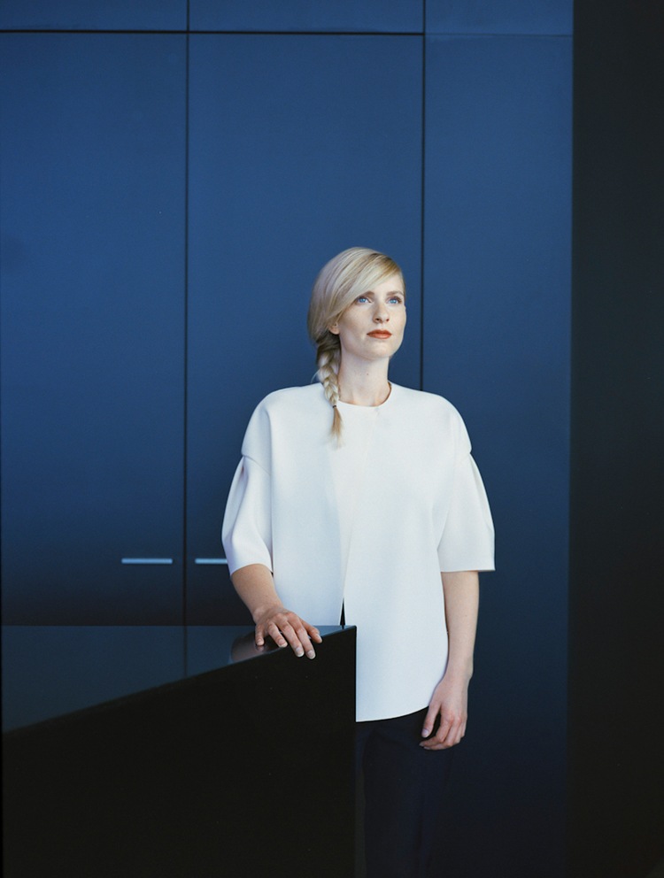 Inovatívne textílie zaisťujú správne držanie tela Inovatívny textil -inteligentné-oblečenie-top-pod blúzku-biele