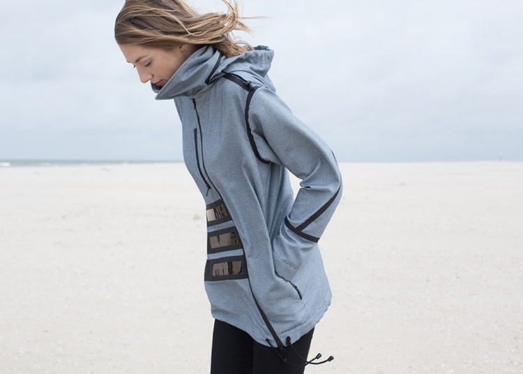 Solárne články integrované v prednej časti vetrovky inovatívne-textil-inteligentné-oblečenie-vetrovka-solárne články-ženy