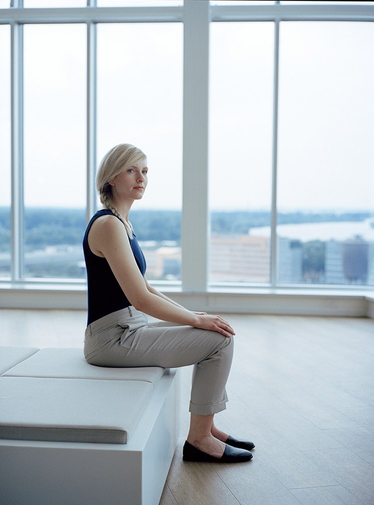 Inovatívne textílie prinášajú technológiu bližšie k nášmu telu Inovatívny textil -inteligentné-oblečenie-top-tmavo modrá-čierna-jednoduché