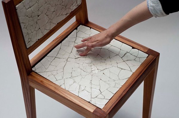 moderná jedáleň rozkladajúca betónové kreslo Nastavenie dreveného rámu stoličky z betónového bloku