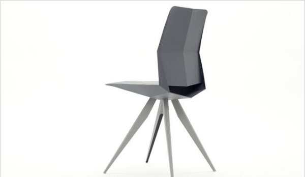 ľahká stolička audi r18 z uhlíkových vlákien s hmotnosťou 2 kilometre