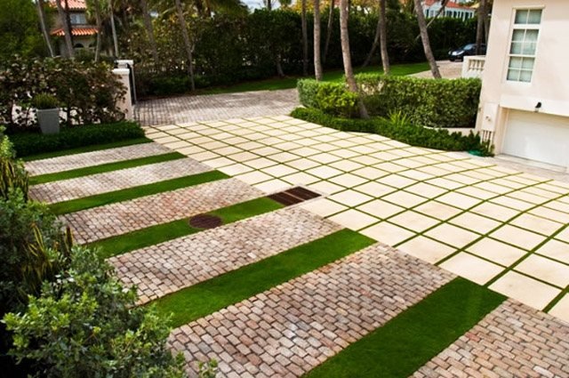 Malé tehly a tráva v geo tvaroch dlaždice-kameň-tráva-nápady-zariadenie-záhrady