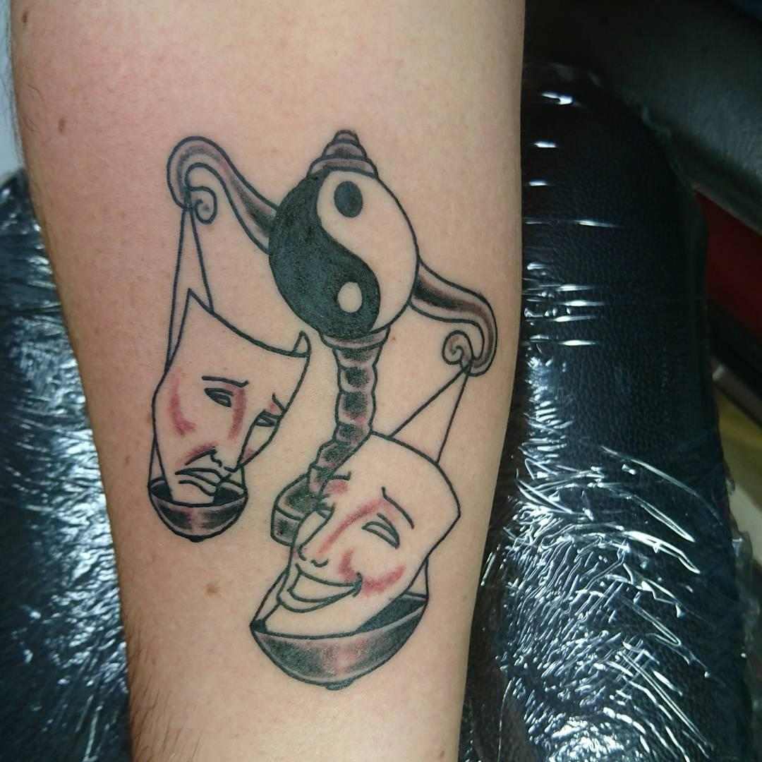 Tetovanie zverokruhu tetovanie libra rameno tetovanie masky nápady tetovanie vzory tetovanie trendy 2019