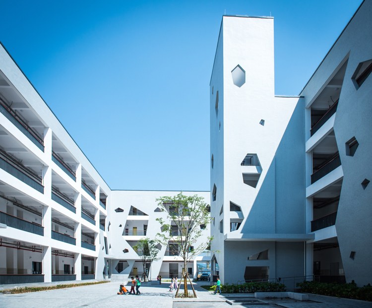 interaktívne-učenie-moderná-škola-architektúra-čína-vzdelávanie-krajina