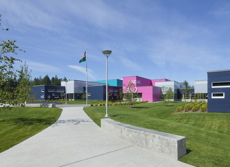 interaktívne-učenie-moderná-školská-architektúra-usa