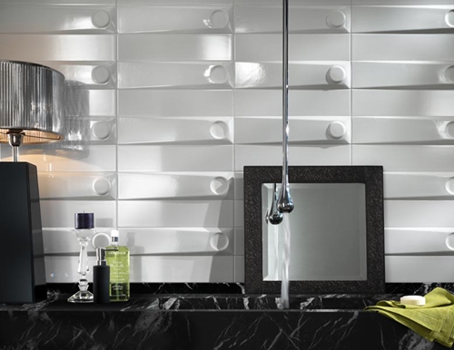 Nápady na dizajn bielej farby na stenu Obývacia izba s obkladom na stenu