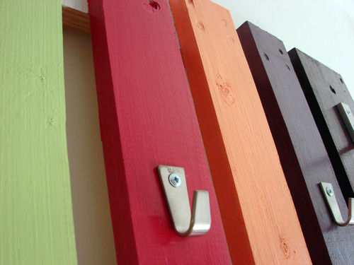 Nástenný stojan na drevené palety s háčikom