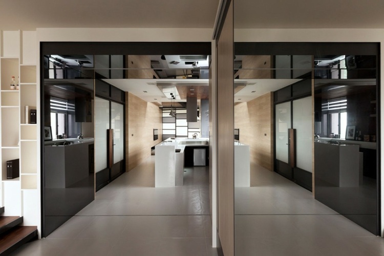 Návrh interiéru - pohľad zo spálne na kuchyňu a obývaciu izbu interiérový dizajn vstupný priestor čierny lesk