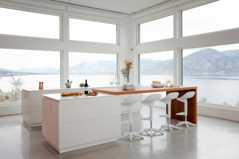 interiér biele mramorové kuchynské ostrovné skrine úložný priestor pohľad