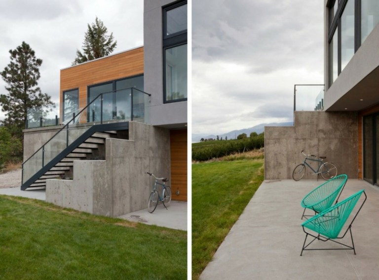 interiér v bielych a mramorových terasových stoličkách tyrkysový kovobetón