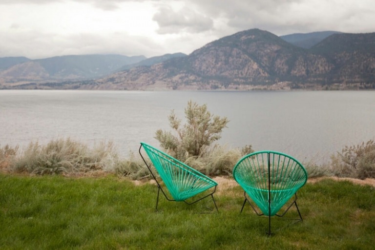 interiér v bielom a mramorovom kopci krajina záhrada jazero parnorama