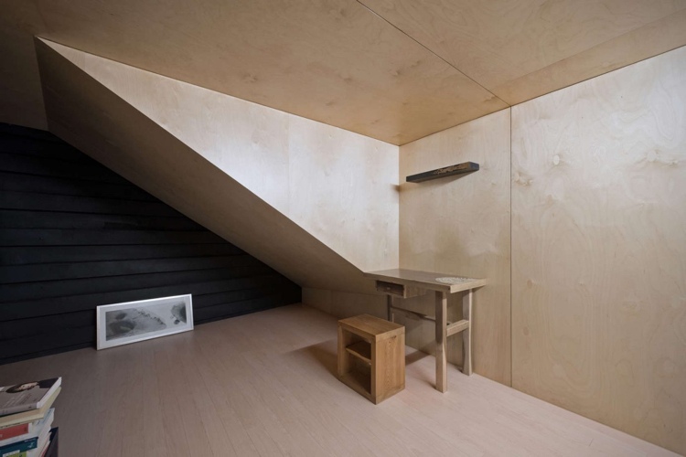 Dizajnový obklad stien a stropov z javora interiér-trend-moderný-kamenný-obklad stien-strop-drevo javor-sklon strechy