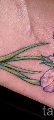 Írisz -tetoválás fényképes példája egy íriszes tetoválás jelentését bemutató cikkhez 32