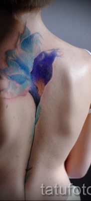 Írisz -tetoválás fényképes példája egy írisz -tetoválás jelentését bemutató cikkhez 20