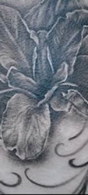 Írisz -tetoválás fényképes példája egy íriszes tetoválás jelentését bemutató cikkhez 14