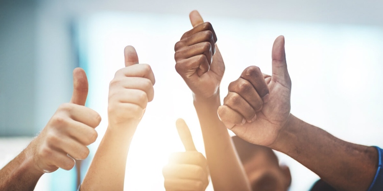 Praskanie prstov je pre kĺby nezdravé. Štúdie dokazujú, že