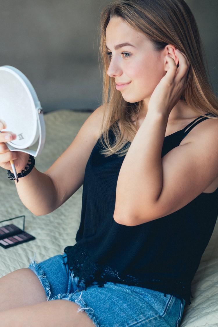 Zbavte sa akné pomocou svetelnej terapie