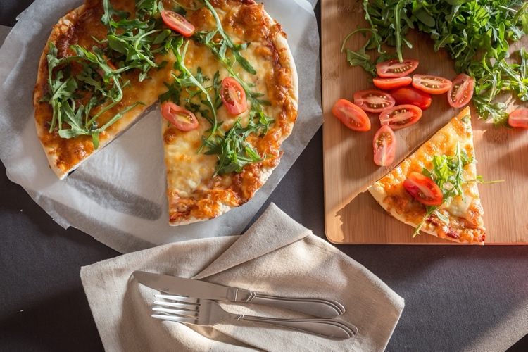 rukolová pizza zdravá v malých množstvách
