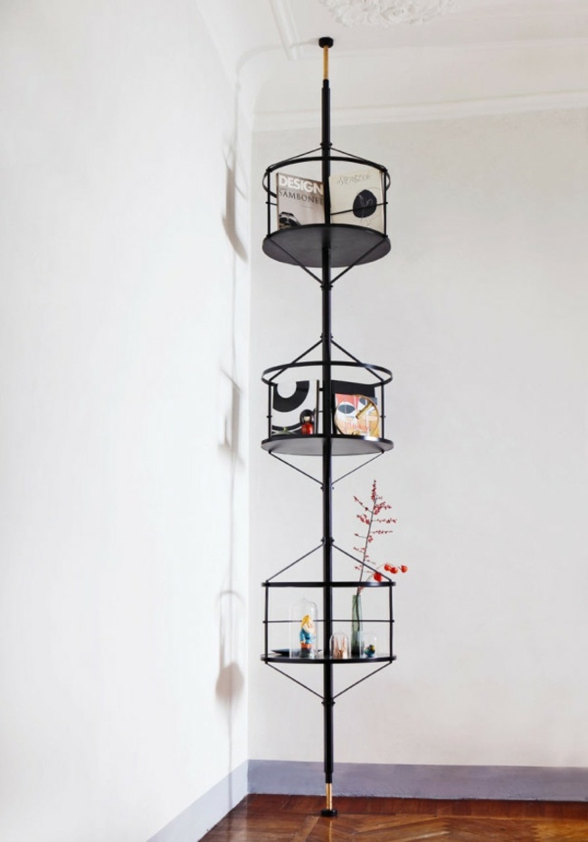 malý interiér bytu nápad dizajn čierna farba Nápadný dizajn interiéru malého bytu v rohovej polici