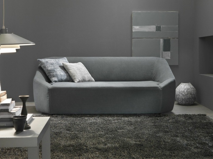 Inline-pohovka-od-Enrico-Cesana