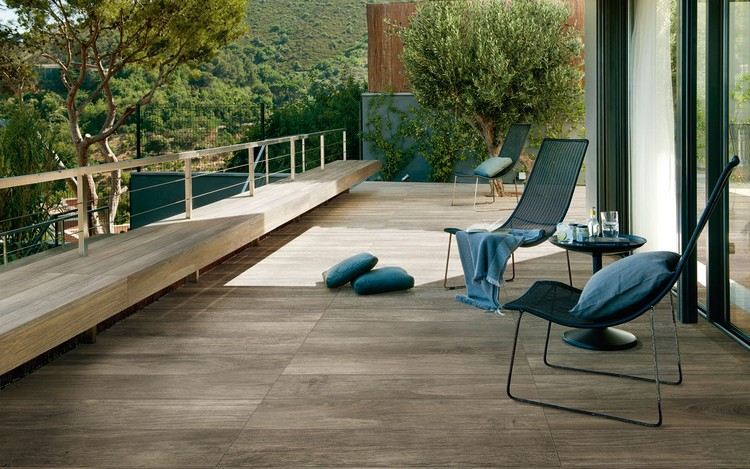 Porcelánová kameninová dlažba s terasou v Holzopztiku Dlažba z dreva vyzerá zvonka-terasa-kosatec-keramika