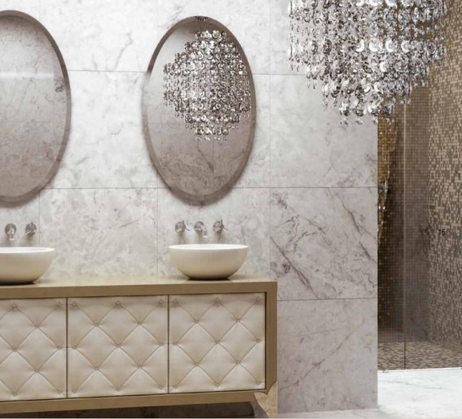 luxusný kúpeľňový nábytok pobočky zlaté čalúnené