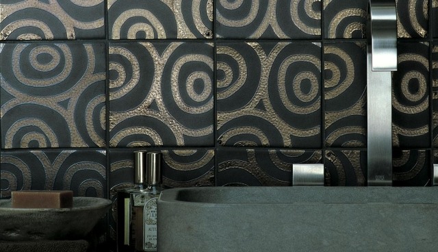 Kúpeľňové dlaždice ležia nápady dizajn-kovový lesk dekor-ozdoby Kúpeľňové obklady kladú nápady dizajnovo-kovové ozdobné ozdoby na dlaždice