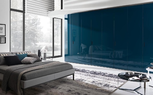 lesklá skriňa s posuvnými dverami modrá MisuraEmme