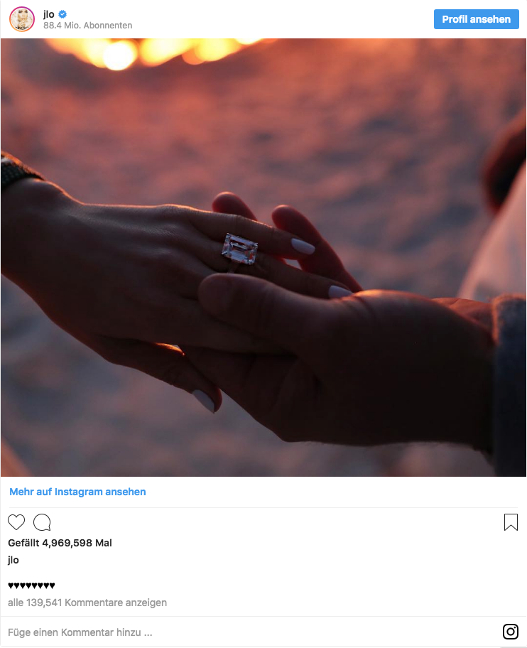 Jennifer Lopez sa zasnúbila so štvorcovým obrím diamantovým prsteňom