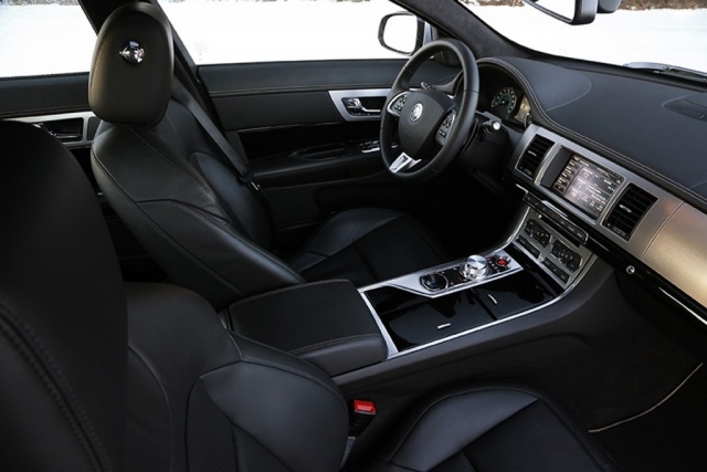 vnútorné sedadlá pohodlne priestranné viac priestoru uľahčuje prístup