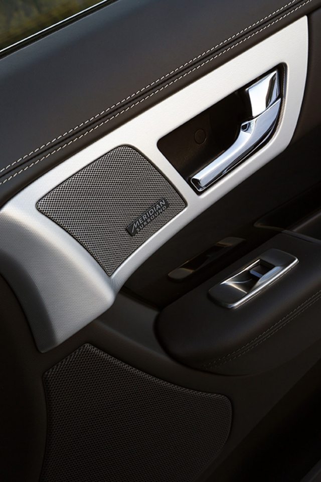 interiérové ​​kľučky kľučiek dverí z čiernej kože