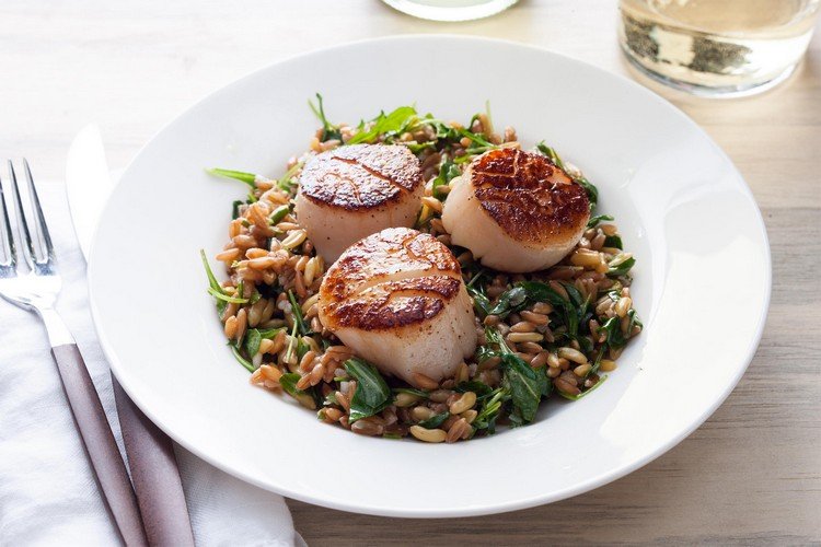 pripravte si zdravé šalátové recepty s mušľami z morských plodov