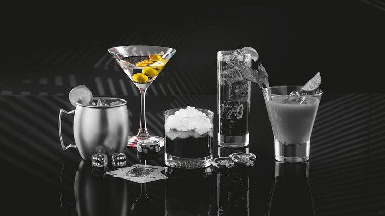 james-bond-party-bar-drinky-vodka-martini-olivy