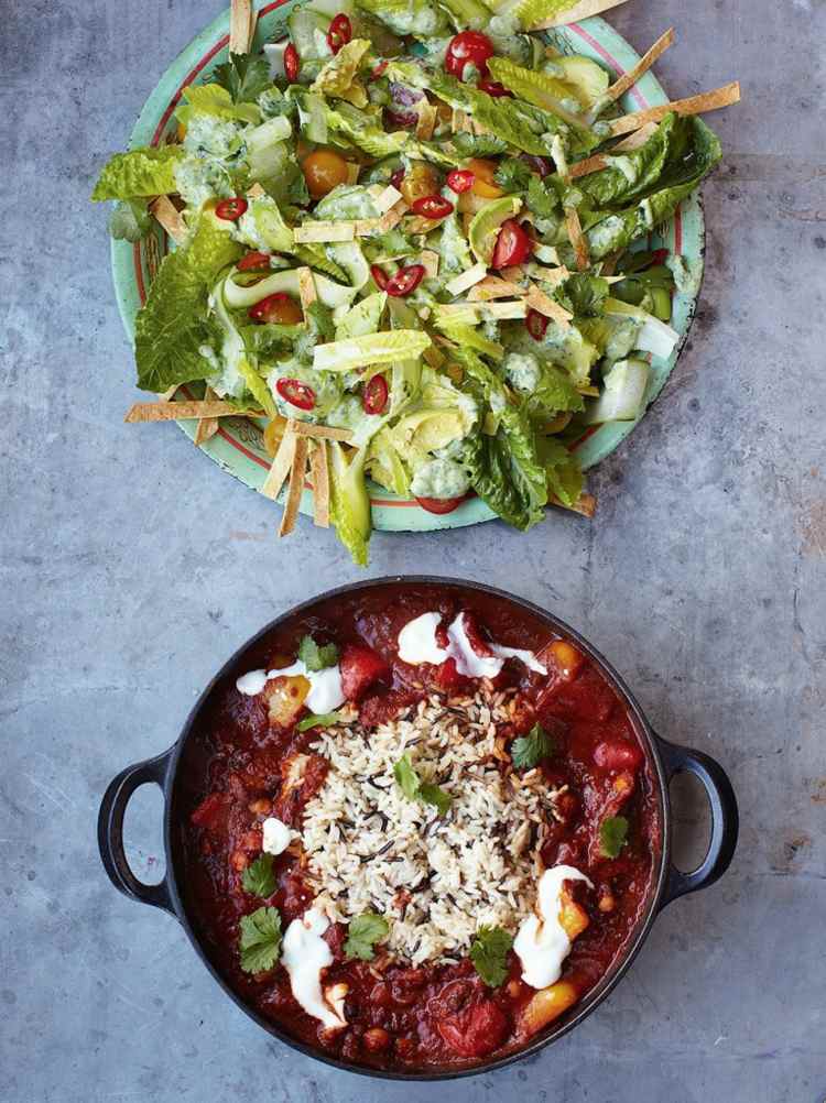 jamie-oliver-15-minútové-recepty-chilli-tortilla-šalát-jogurt-fazuľa