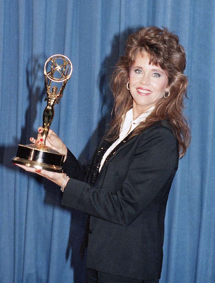 Účes zostrih s ofinou Jane Fonda 1985