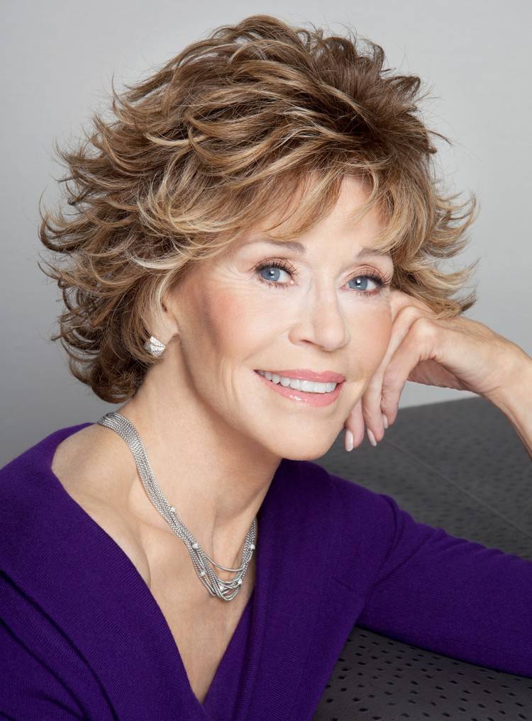 Účes Jane Fonda v štýle dlhého strihu Pixie