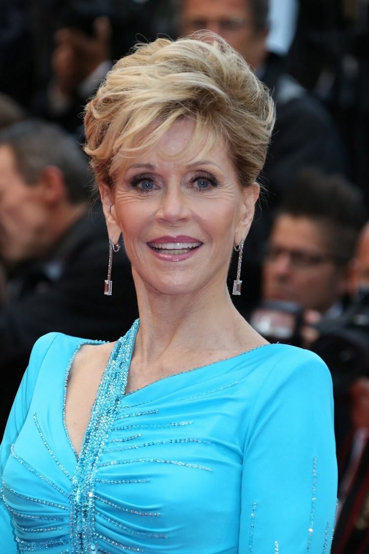 Aktualizácie fotografií účesov Jane Fonda s ofinou