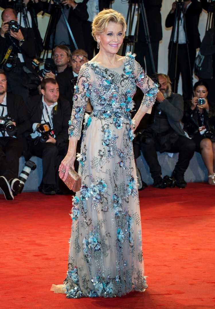 Aktualizácie účesov Jane Fonda s krátkymi vlasmi