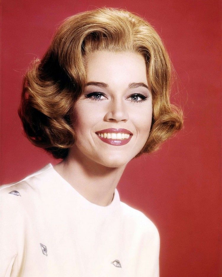 Účesy Jane Fonda v štýle 1960 Long Bob